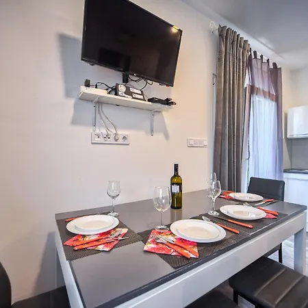 Laura Apartament *