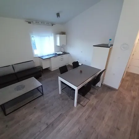 Laura Apartment *
