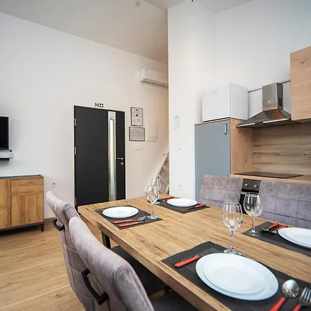 Laura Apartment