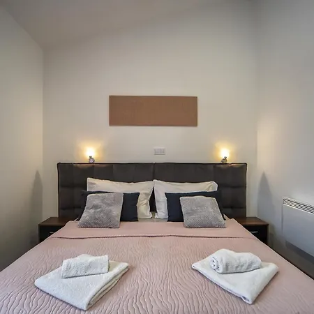 Laura Apartment